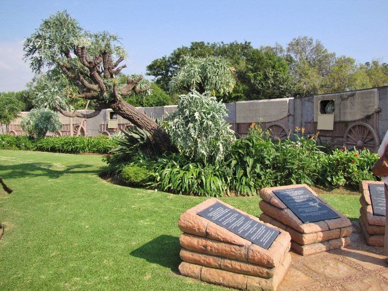 2104-24 Voortrekker Monument, Pretoria--Upper gardens