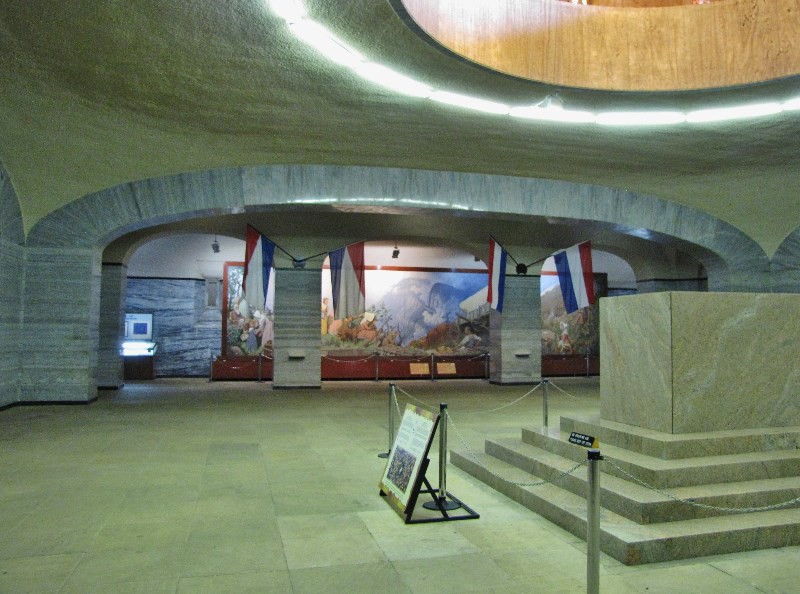 2104-37 Voortrekker Monument, Pretoria-Cenotaph in basement with museum