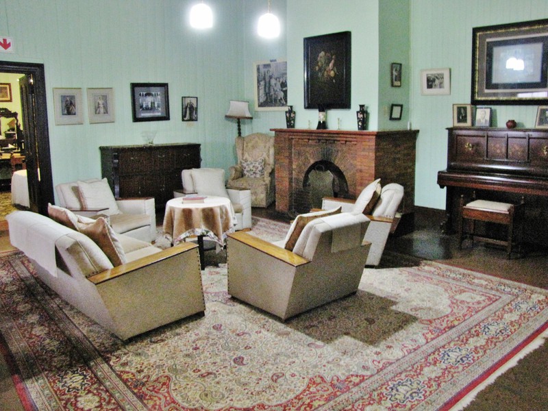 2104-62 Jan Smuts' living room in house