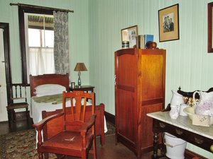 2104-65 Jan Smuts' bedroom