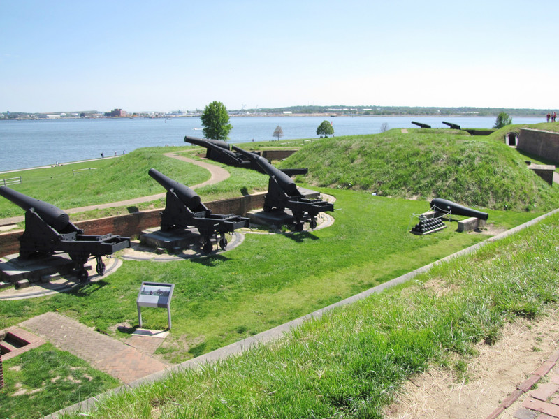 1405-13 Canons pointed toward the harbor