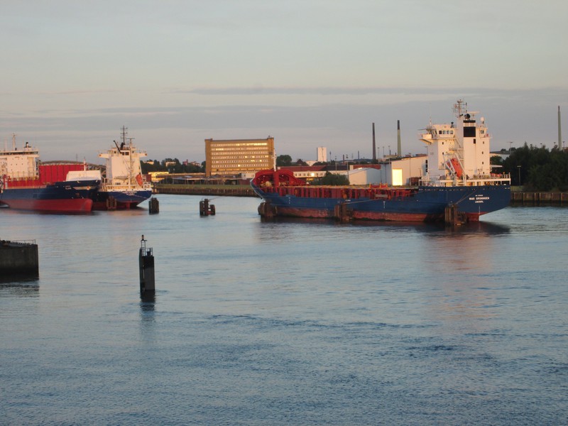1405-49 Hamburg port scene--small freighters