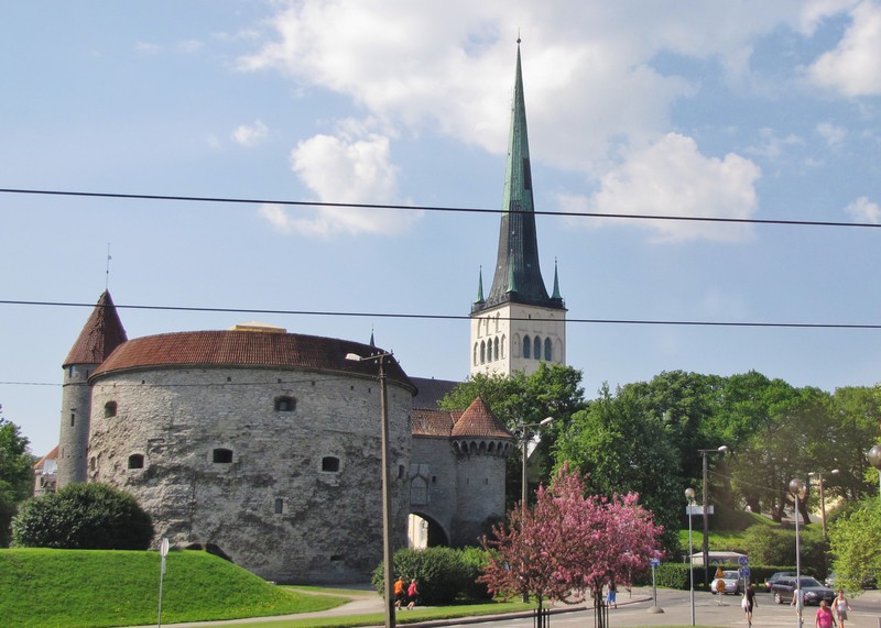 1405-147 St. Olav's Church and Tower near wall fortification