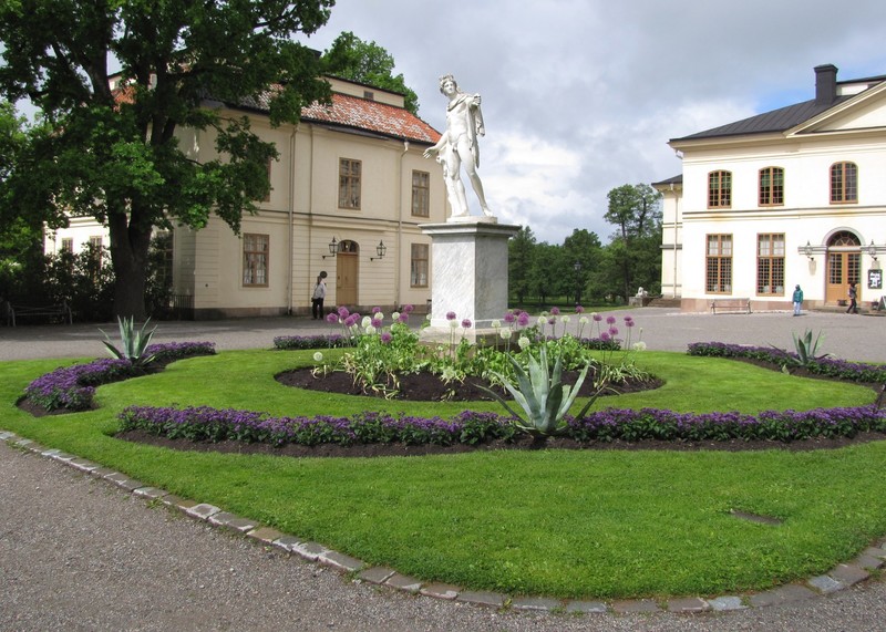 1405-240  A Courtyard of Drottningholm Palace with the Palace Theater on the right side