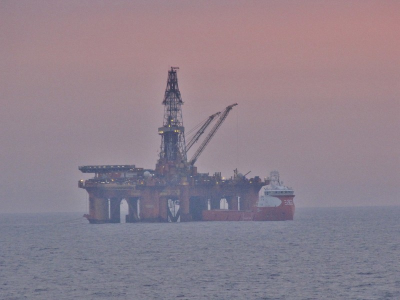 1406-50 Drilling platform on North Sea- B (under construction)