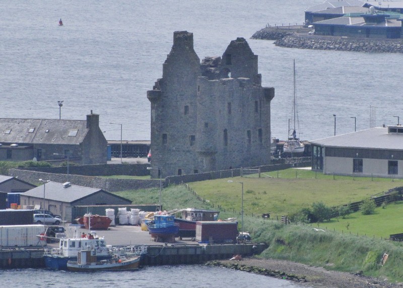 1406-65 Closer view of Scalloway Castle