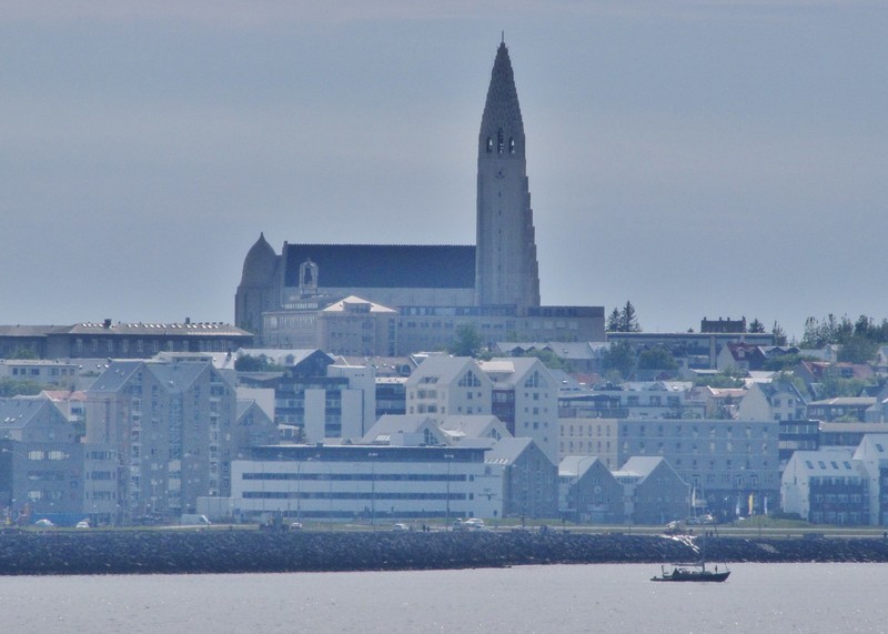 1406-77 The city over the port buildings-B (including the Lutheran Church Hallgrimskirkja)