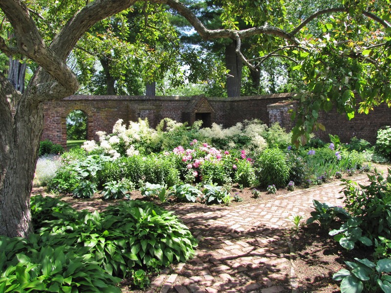 1506-43 Flower garden built by the Pell family-B