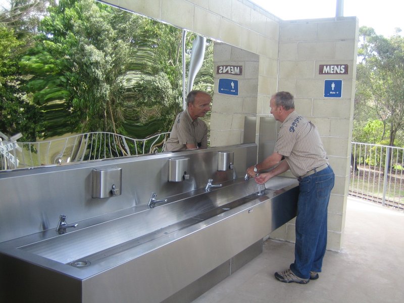 Outside wash basin to toilets IMG 7245