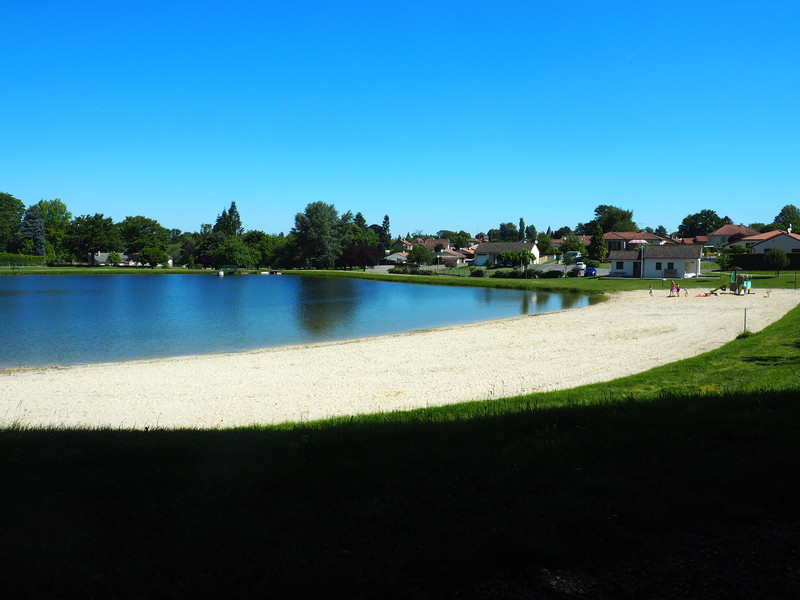 Swimming lake at Cognac-le-Foret