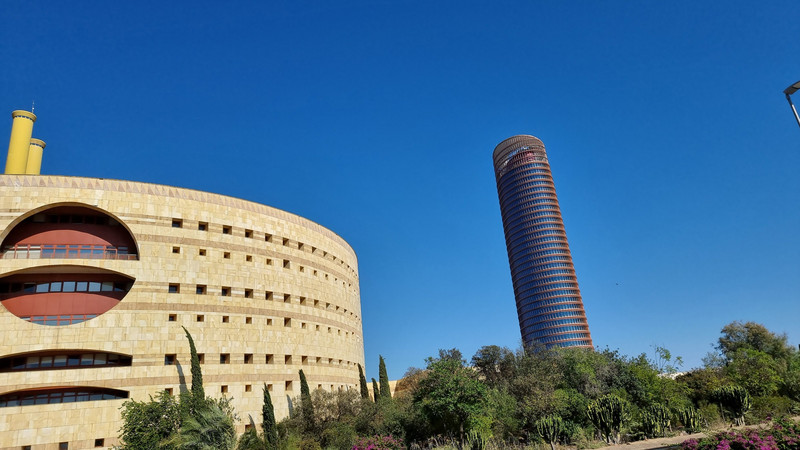 Sevilla Tower & a Govt building