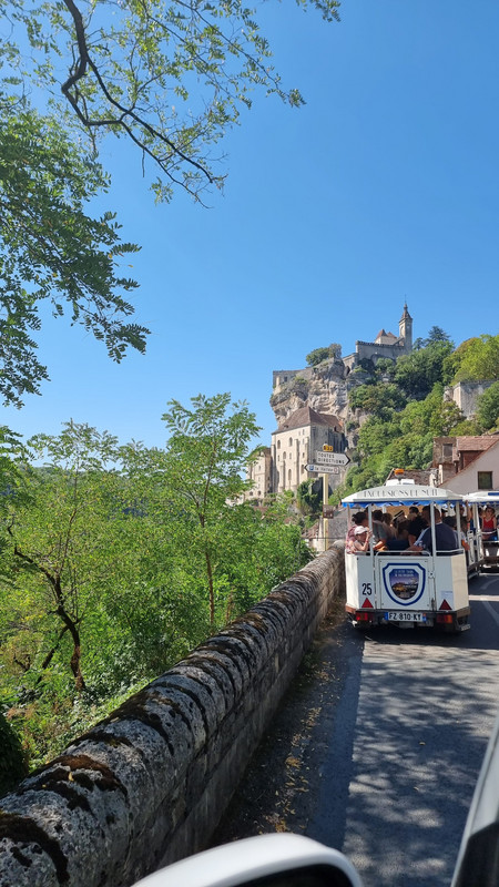 Difficult driving in Rocamadour 