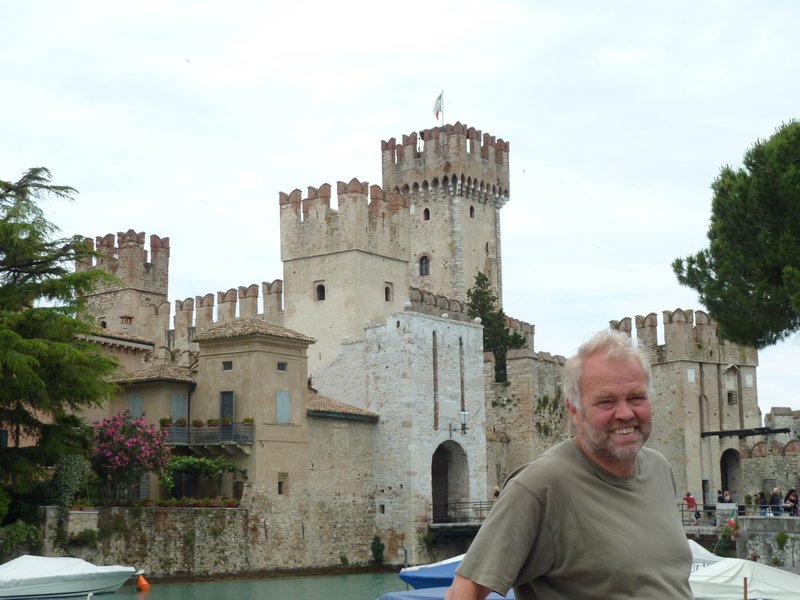 Castle at Simione