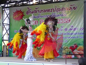 Local entertainers in Krabi