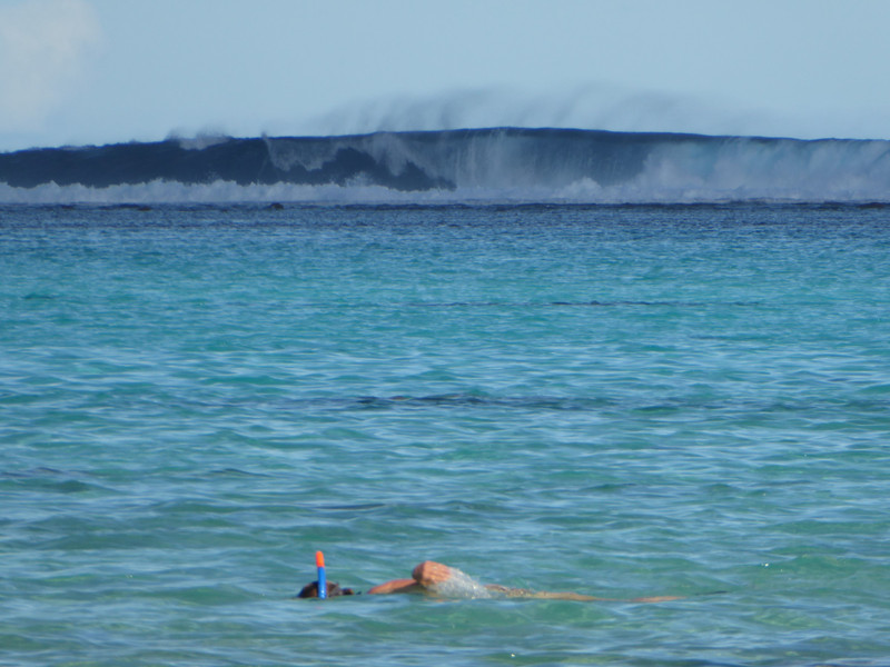 Reef waves above the lagoon