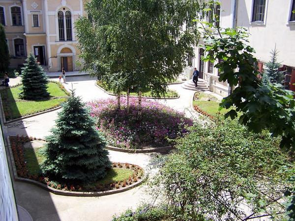 city hall courtyard