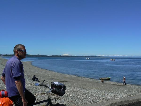 On the beach at Pargua, waiting for the ferry to Chiloé