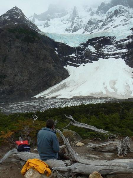 Dave waiting for an even bigger avalanche, Glaciar Francés
