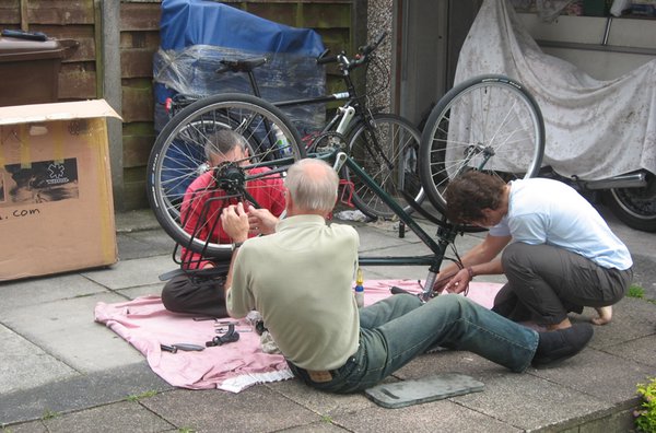 Dave, Stan and Claire putting the bikes together, Bury
