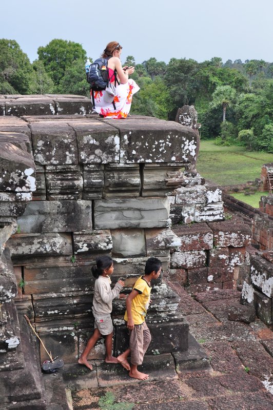 Seek and hide in Angkor