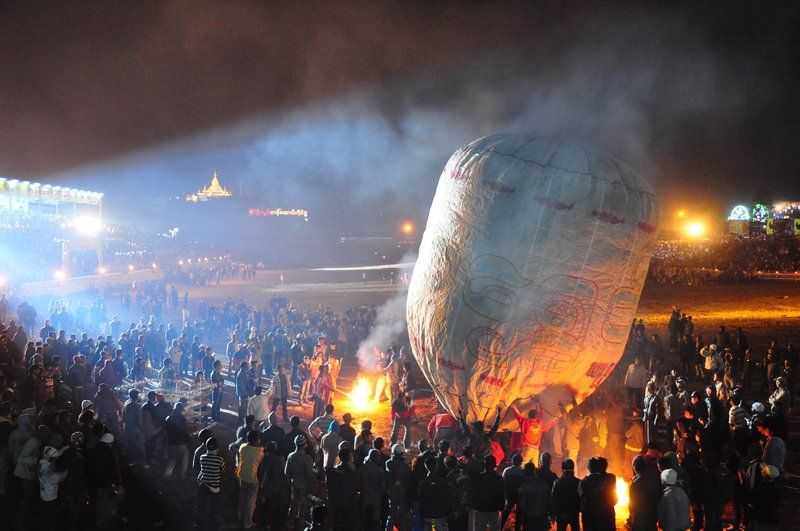 Balloon festival at night