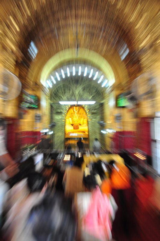 Prayers from Mahamuni pagoda