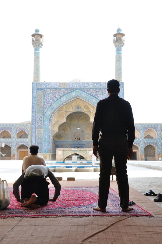 Praying in Jame mosque