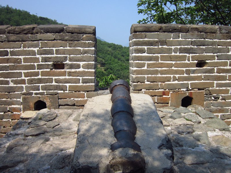Chinese cannon pointing toward Mongolia
