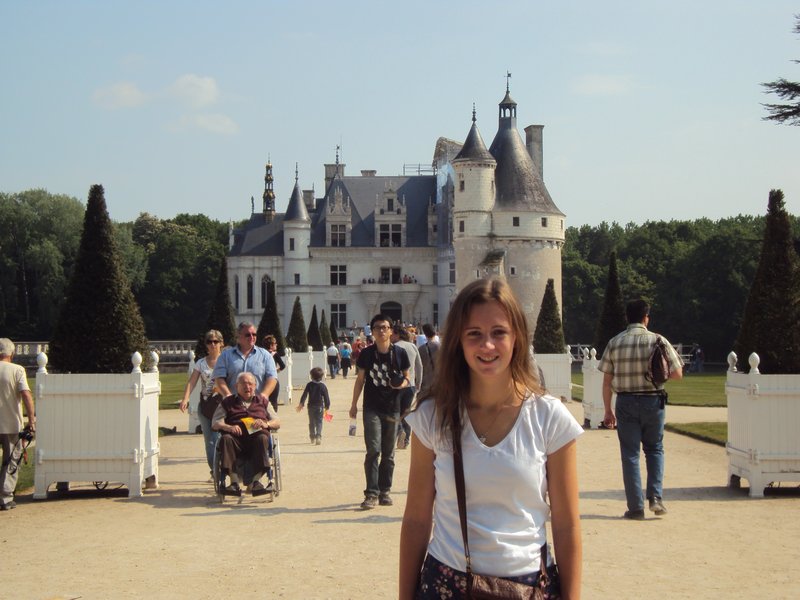 Me in front of Chenonceau