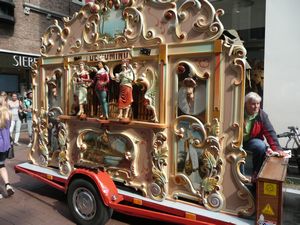 street organ Kalverstraat Amsterdam