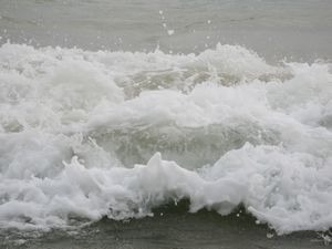 Mirissa beach - the waves