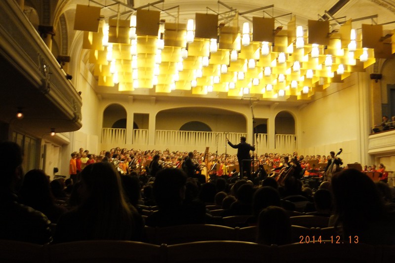 The Children's choir and orchestra