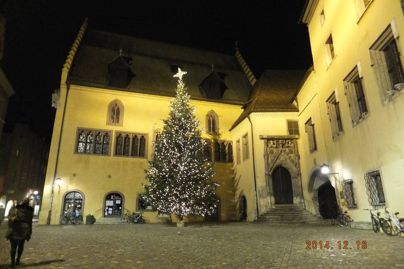 The Christmas tree outside the Rathaus