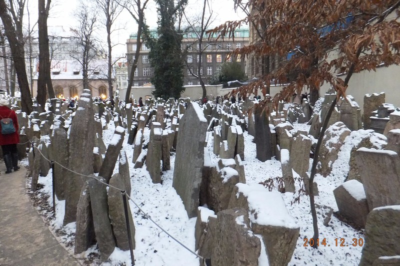 Many, many graves in the Jewish Quarter