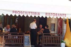 One of the many proscuitto bars in Daniele Del Fruili