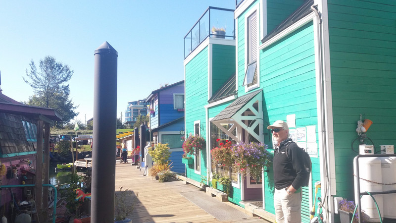 Floating houses at Fishermans Wharf