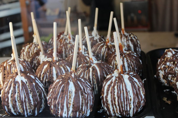 Chocolate dipped apples