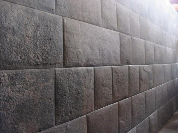 The Inca wall