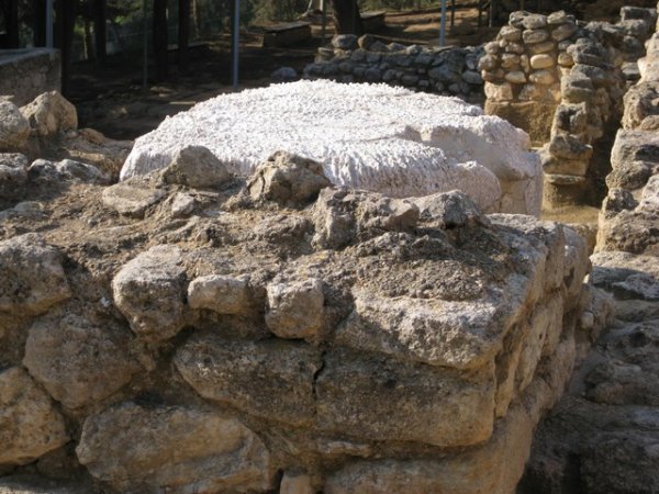 The stones of the Palace became crystallized and brittle due to rains