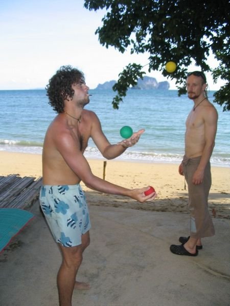 Olivier und Joe beim Jonglieren