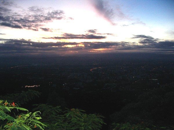 Sonnenaufgang ueber Chiang Mai