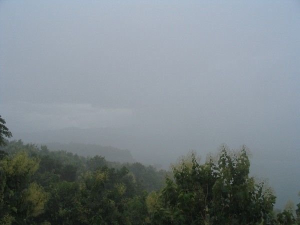 Blick vom Trommelturm bei Monsunregen