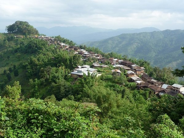 Blick ueber das Dorf in der Naehe von Namhsan