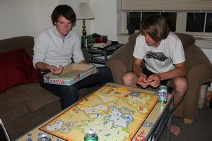 Ein Spiel "Risk" mit Collin und Piet