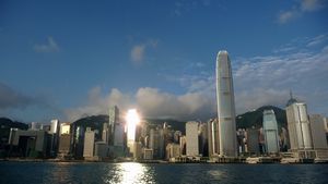 Mit der Star Ferry ueber den Victoria Harbor nach Hong Kong Island