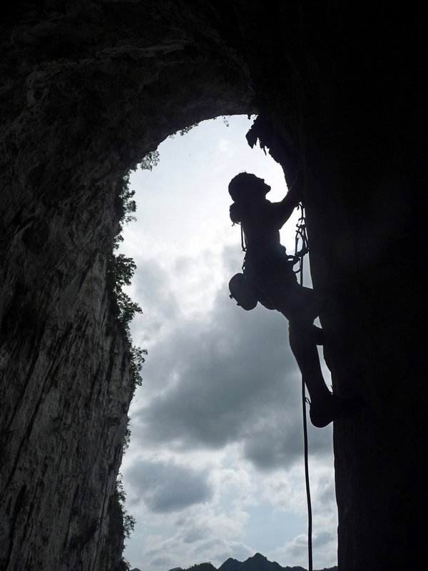 climbing Chuanshang cave