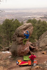 Boulder im Hintergrund