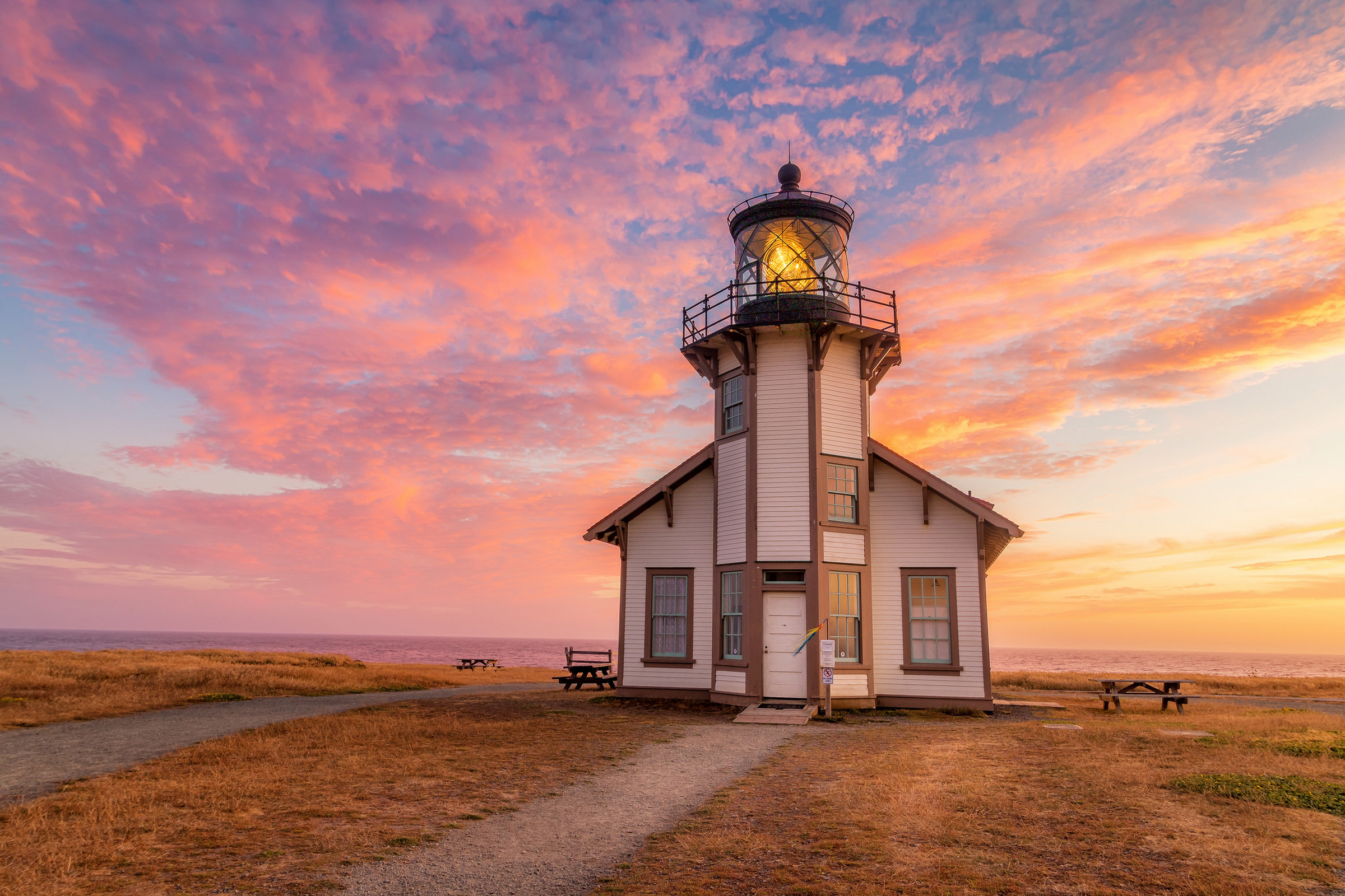 point-cabrillo-lighthouse-photo