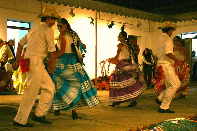 Guelaguetza Dancers