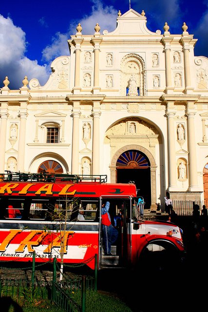 Catedral Santiago & the chicken bus